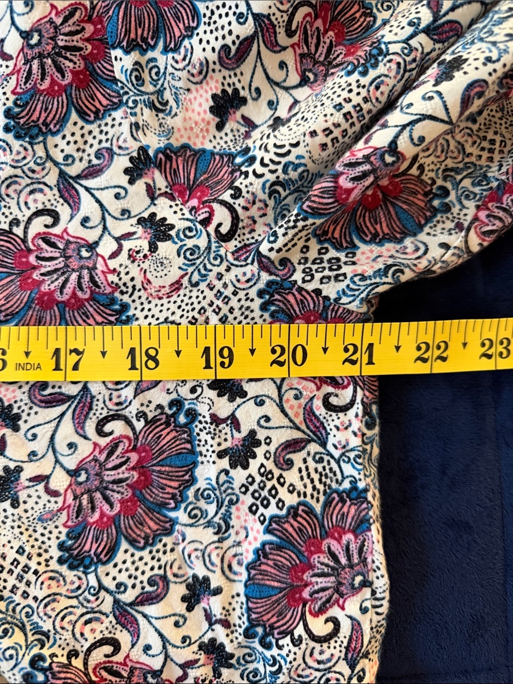 Evereve  floral peasant blouse size medium - Picture 8 of 10